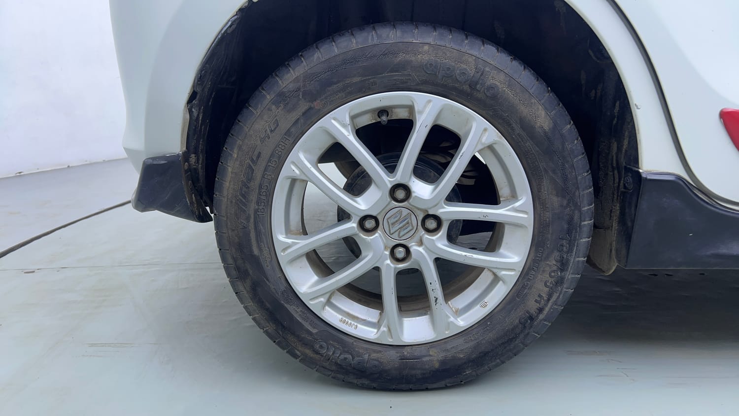 Used 2018 Maruti Suzuki Swift ZXi AMT Petrol Automatic tyres RIGHT REAR TYRE RIM VIEW
