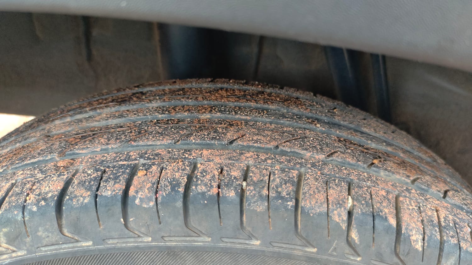 Used 2022 Renault Kwid RXT 1.0 AMT Petrol Automatic tyres RIGHT REAR TYRE TREAD VIEW
