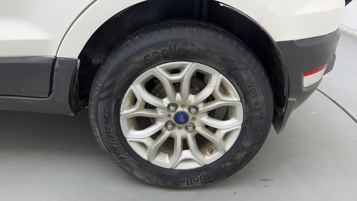Used 2014 Ford EcoSport Titanium 1.5 Ti-VCT Petrol Manual tyres LEFT REAR TYRE RIM VIEW