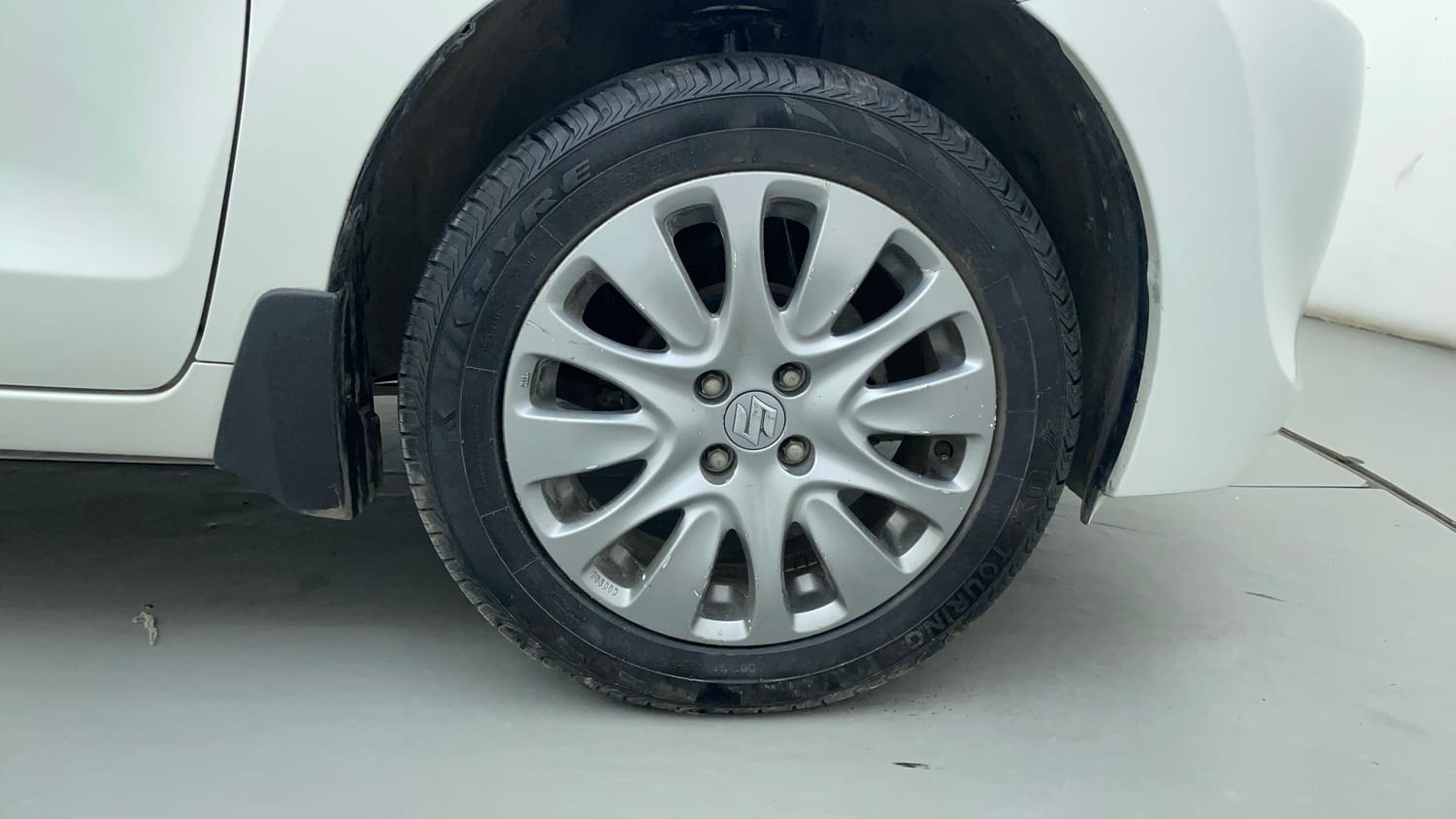 Used 2018 Maruti Suzuki Baleno Zeta 1.2 Petrol Manual tyres RIGHT FRONT TYRE RIM VIEW