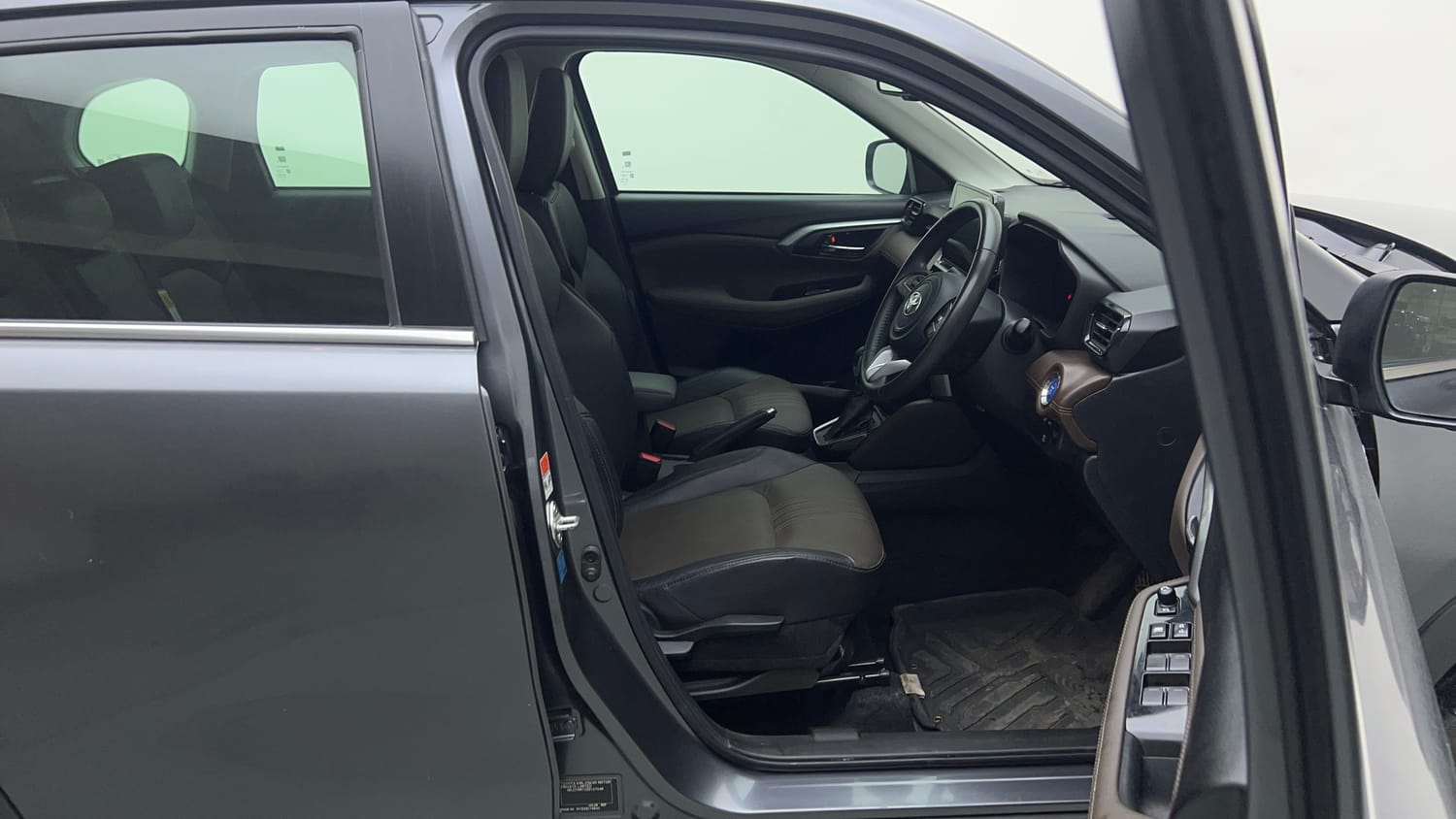 Used 2025 Toyota Urban Cruiser Hyryder V Hybrid Hybrid Automatic interior RIGHT SIDE FRONT DOOR CABIN VIEW