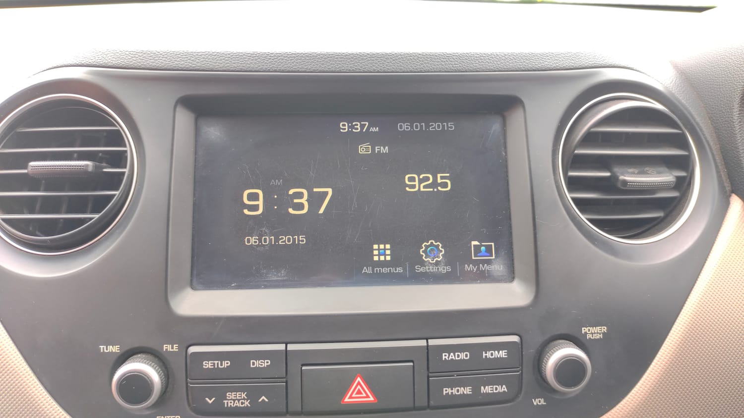 Used 2017 Hyundai Xcent SX 1.2 Petrol Manual top_features Integrated (in-dash) music system