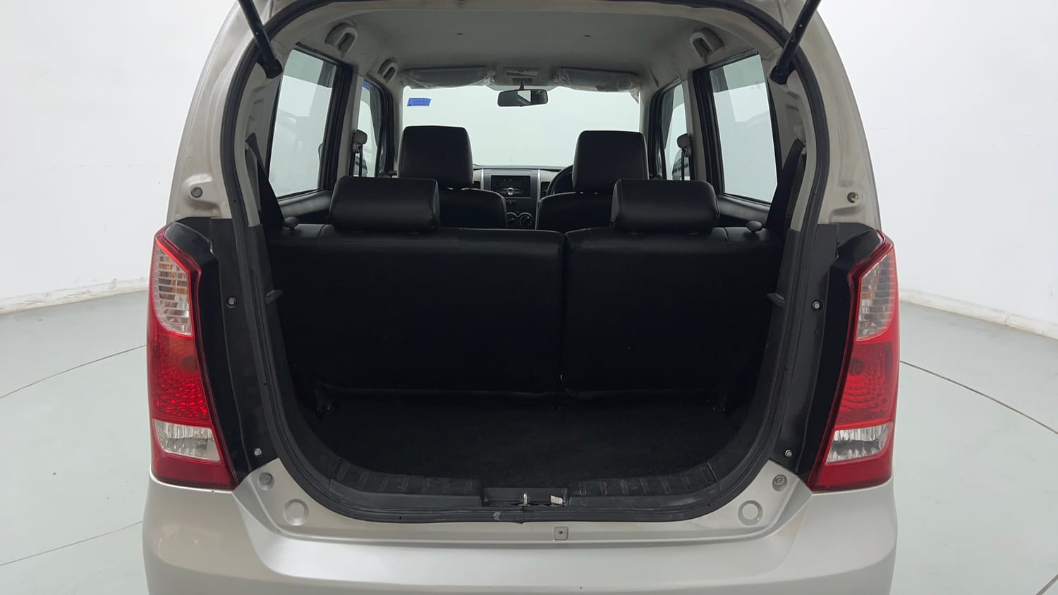 Used 2015 Maruti Suzuki Wagon R LXI Petrol Manual interior DICKY INSIDE VIEW