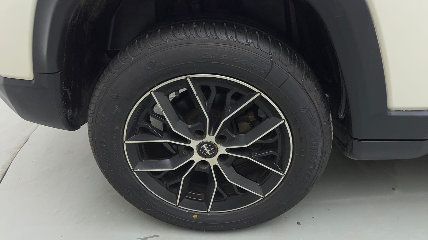 Used 2018 Jeep Compass Longitude (O) 2.0 Diesel Diesel Manual tyres RIGHT REAR TYRE RIM VIEW
