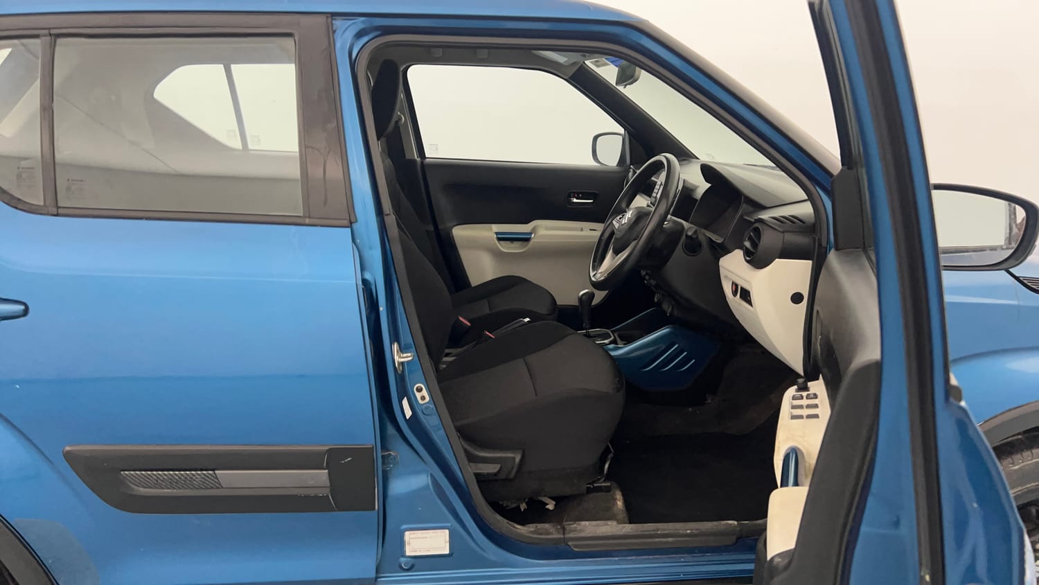 Used 2018 Maruti Suzuki Ignis [2017-2020] Zeta AMT Petrol Dual Tone Petrol Automatic interior RIGHT SIDE FRONT DOOR CABIN VIEW