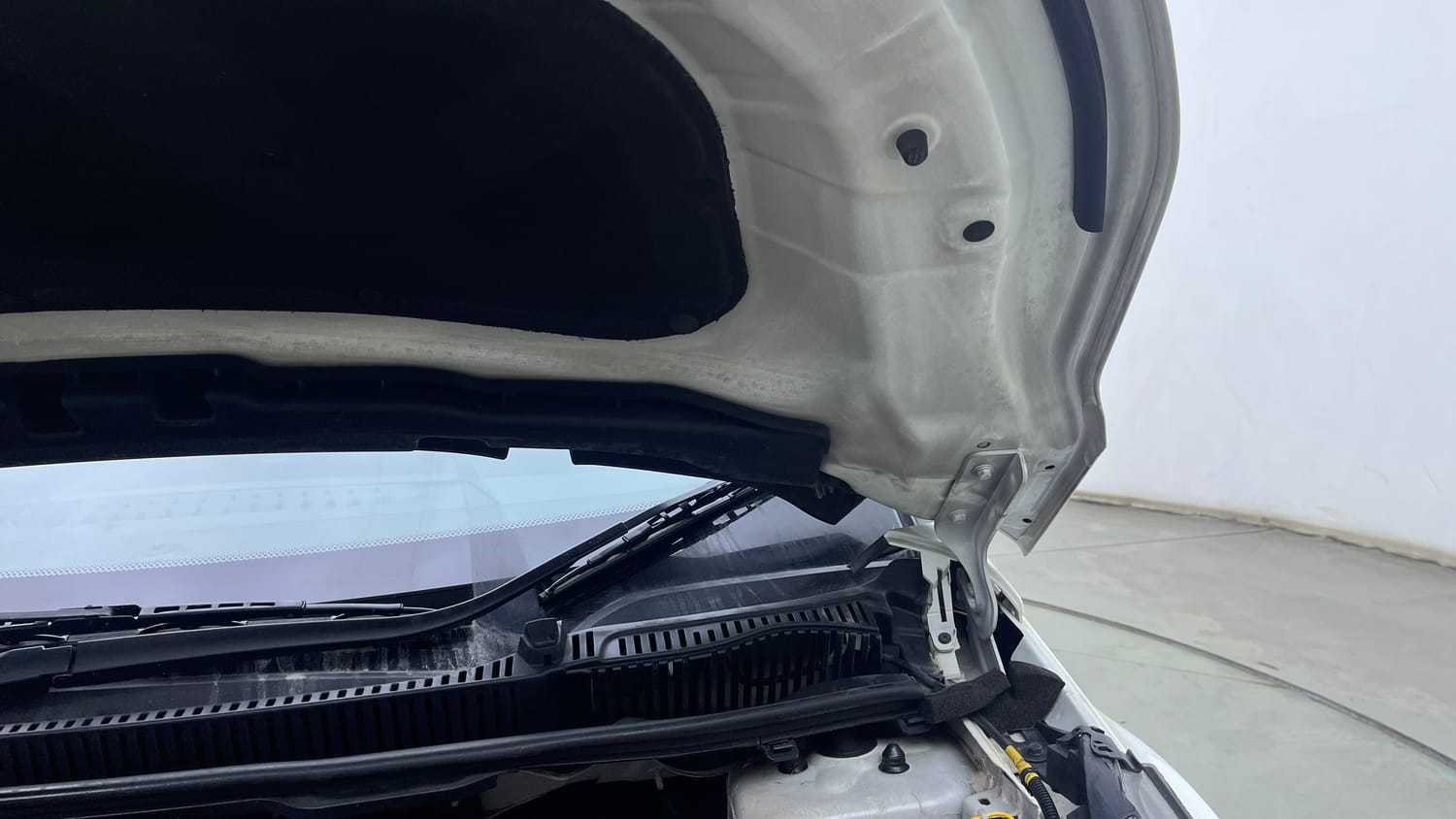 Used 2023 Tata Nexon XZA Plus Petrol Automatic engine ENGINE LEFT SIDE HINGE & APRON VIEW
