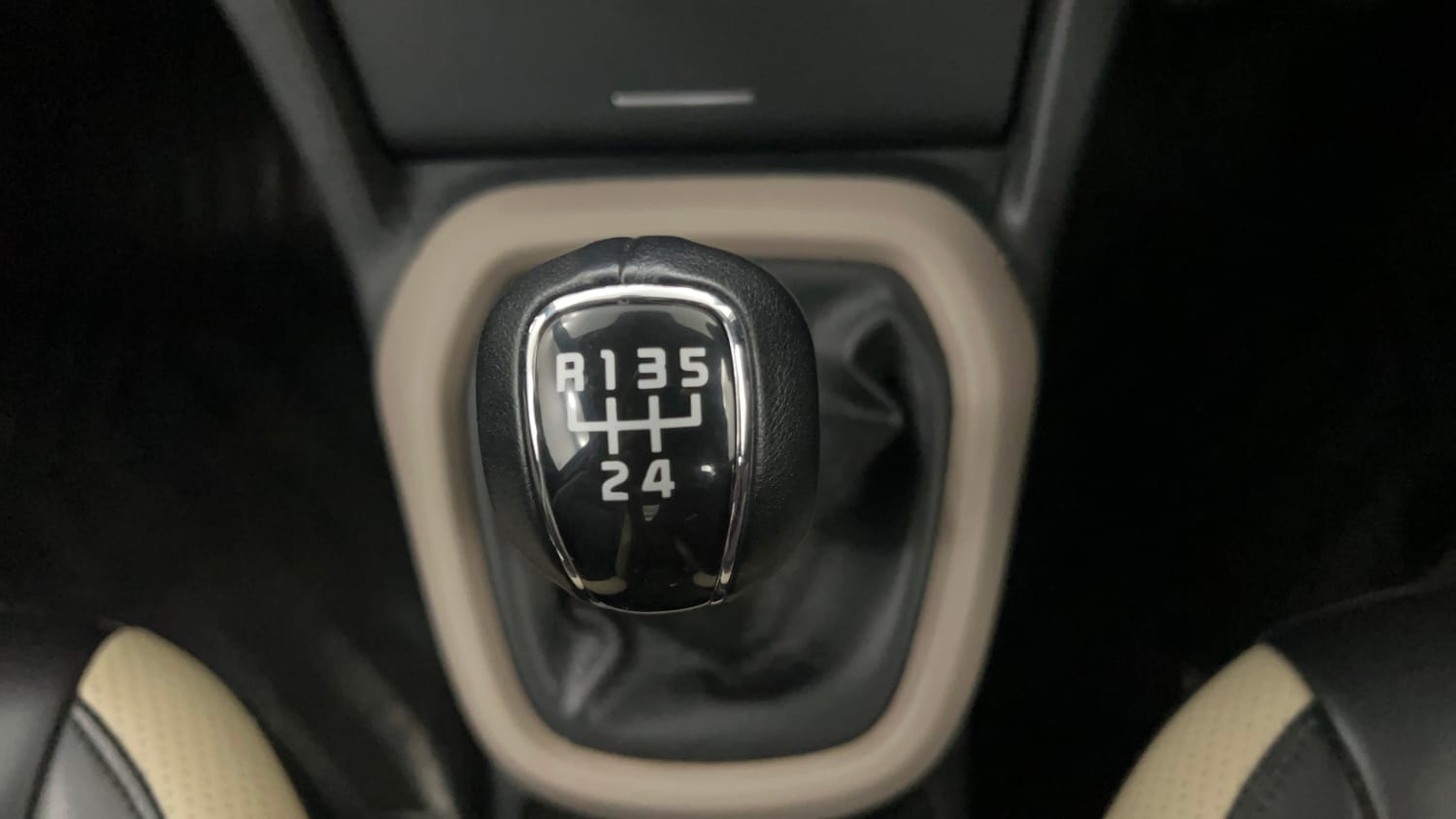 Used 2019 Hyundai Xcent SX (O)CRDi Diesel Manual interior GEAR  KNOB VIEW