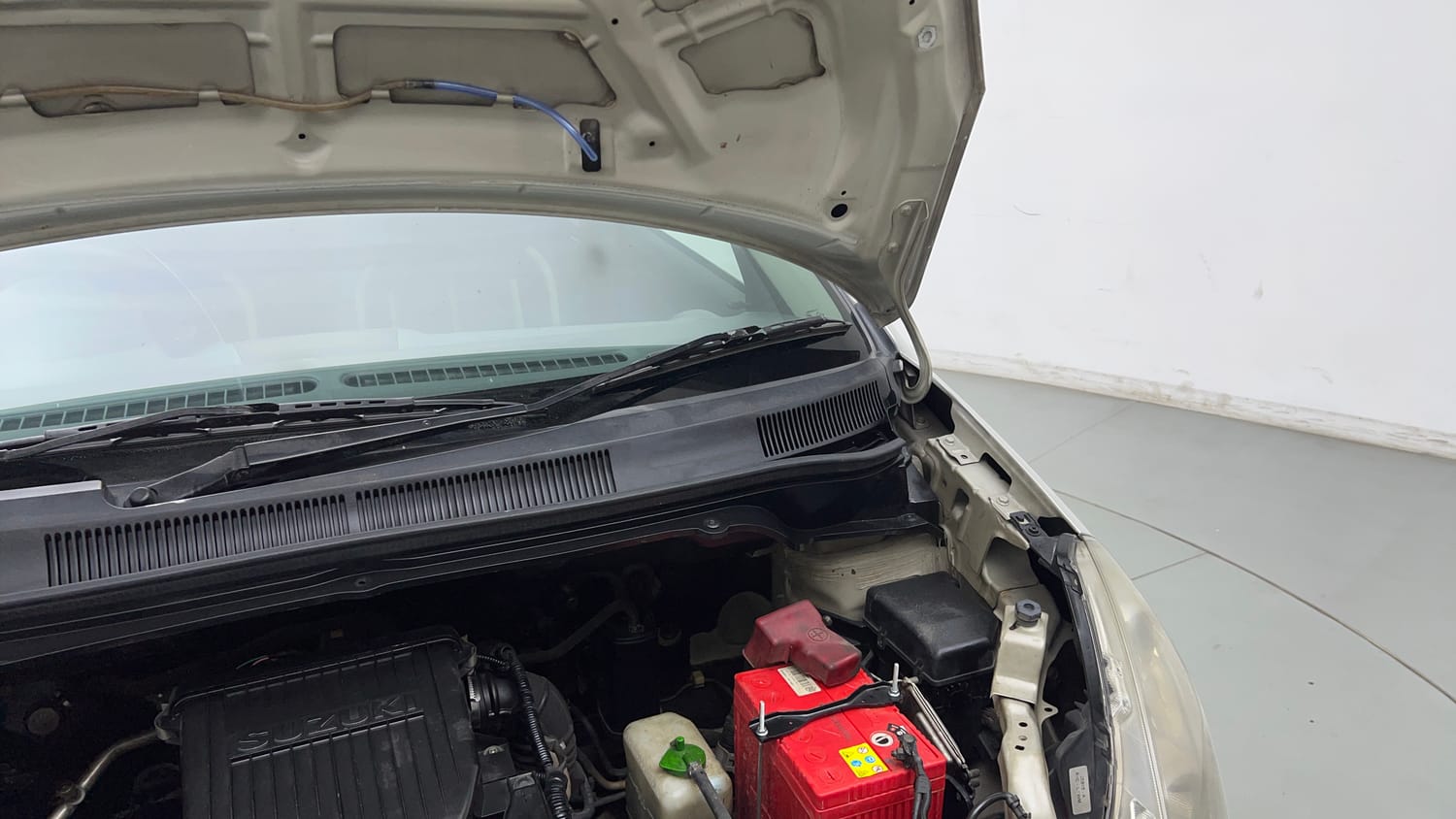 Used 2015 Maruti Suzuki Ritz Lxi BS-IV Petrol Manual engine ENGINE LEFT SIDE HINGE & APRON VIEW