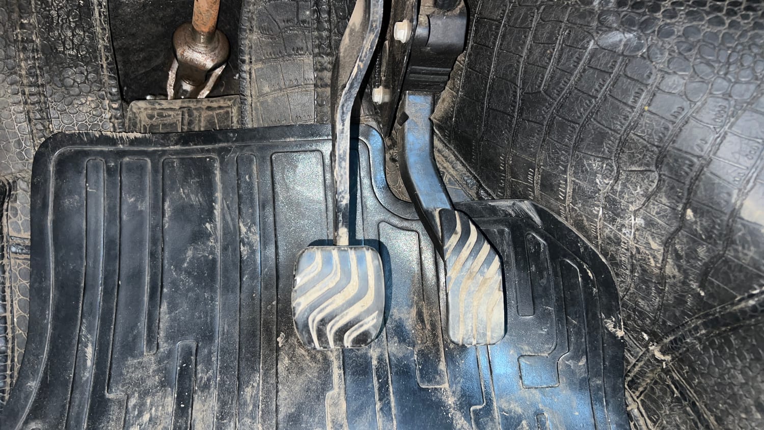 Used 2020 Renault Triber RXZ EASY-R AMT Petrol Automatic interior PEDALS VIEW