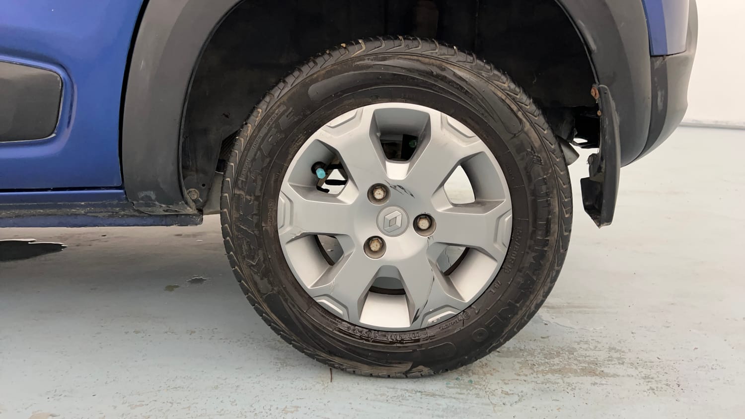 Used 2017 Renault Kwid CLIMBER 1.0 AMT Petrol Automatic tyres LEFT REAR TYRE RIM VIEW