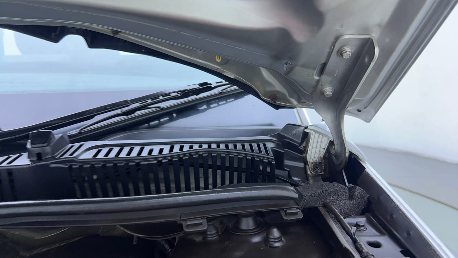 Used 2019 Tata Nexon XZA Plus Petrol Petrol Automatic engine ENGINE LEFT SIDE HINGE & APRON VIEW
