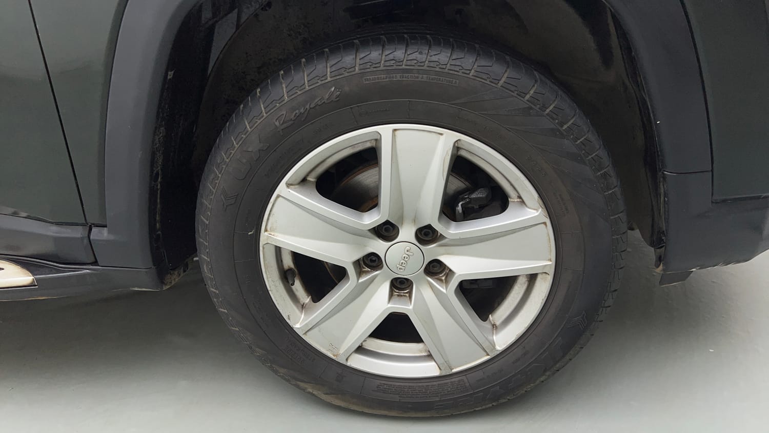 Used 2021 Jeep Compass Longitude (O) 1.4 Petrol DCT Petrol Automatic tyres RIGHT FRONT TYRE RIM VIEW