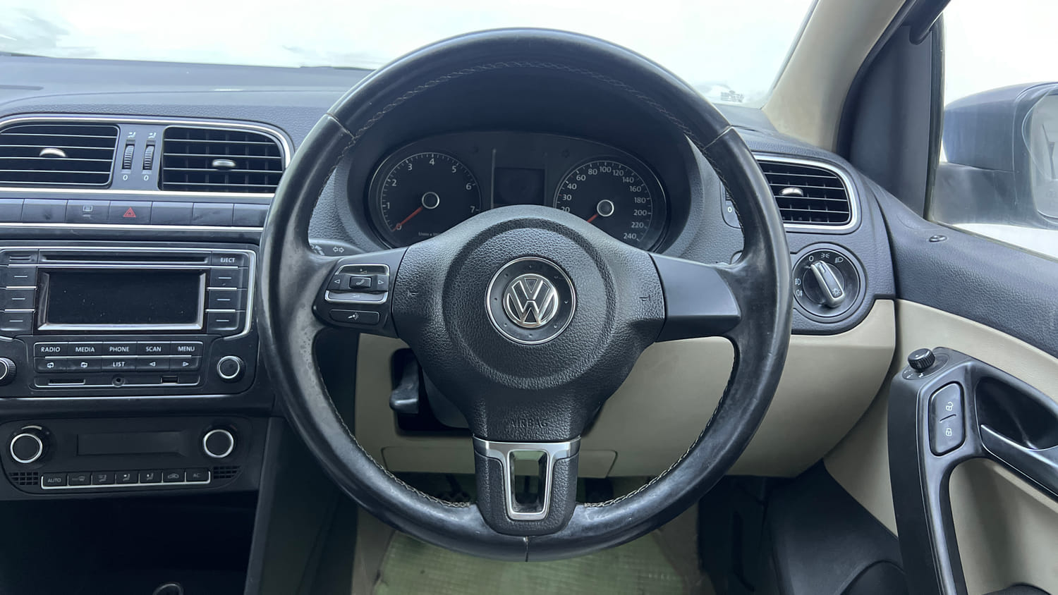 Used 2013 Volkswagen Polo Highline1.2L (P) Petrol Manual interior STEERING VIEW