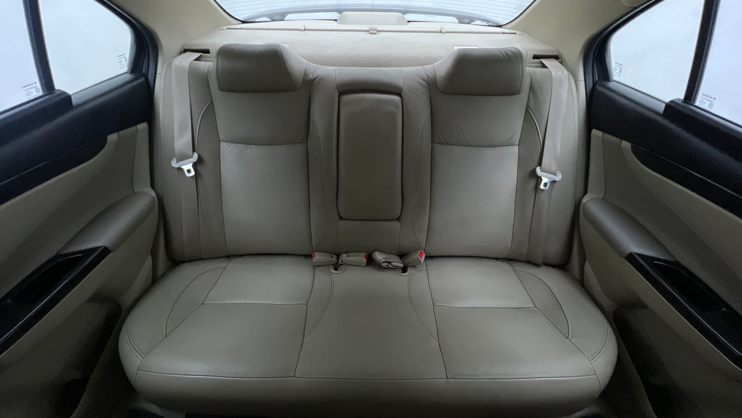 Used 2017 Maruti Suzuki Ciaz ZXI+ Petrol Manual interior REAR SEAT CONDITION VIEW