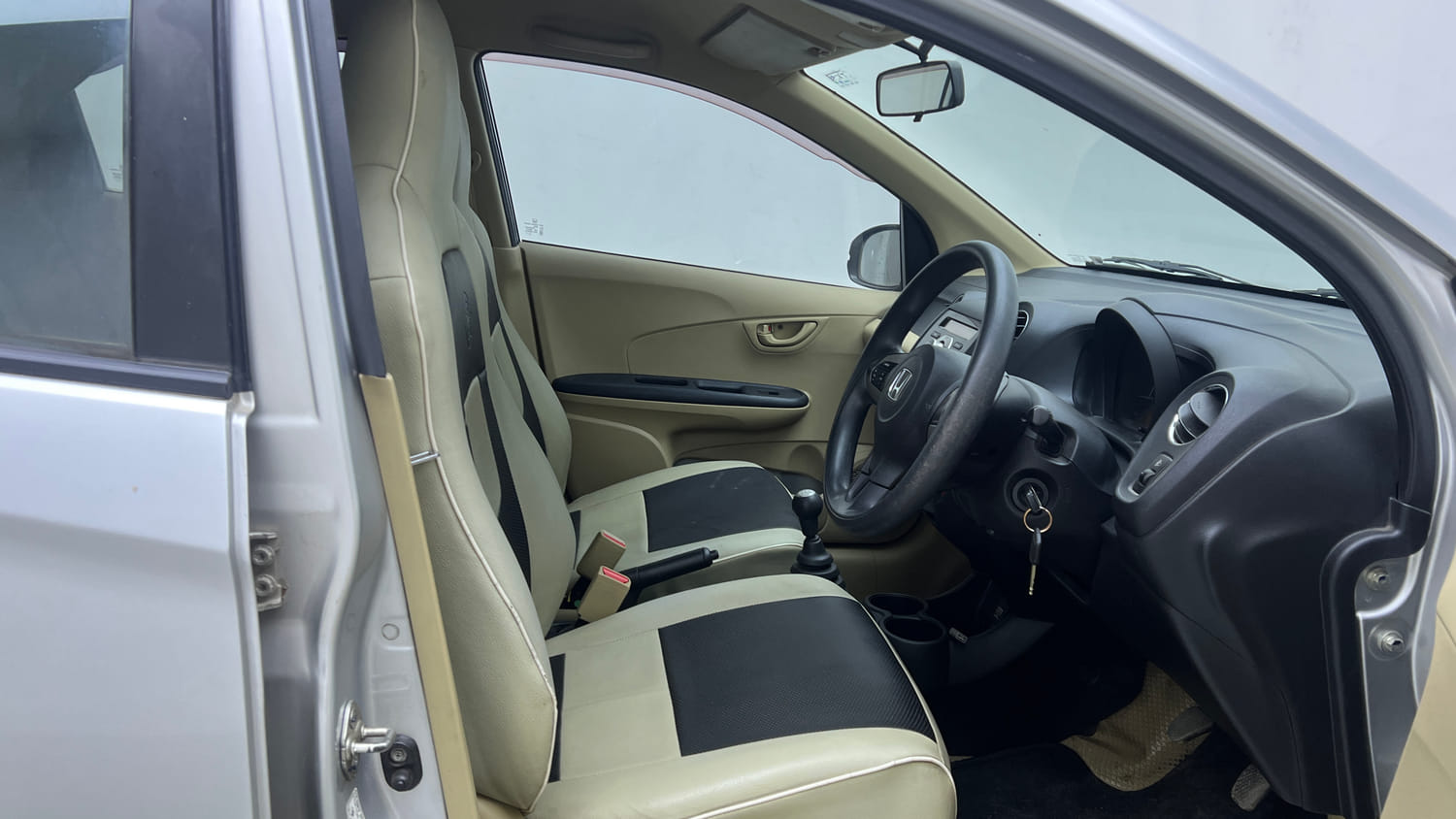 Used 2015 Honda Brio S MT Petrol Manual interior RIGHT SIDE FRONT DOOR CABIN VIEW