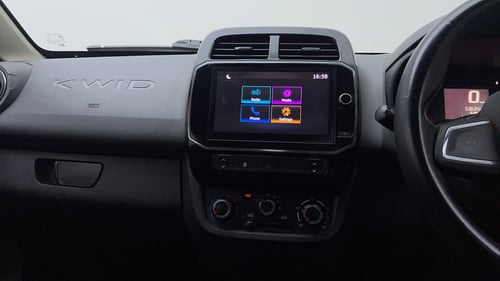 Used 2020 Renault Kwid RXT 1.0 Opt Petrol Manual interior MUSIC SYSTEM & AC CONTROL VIEW