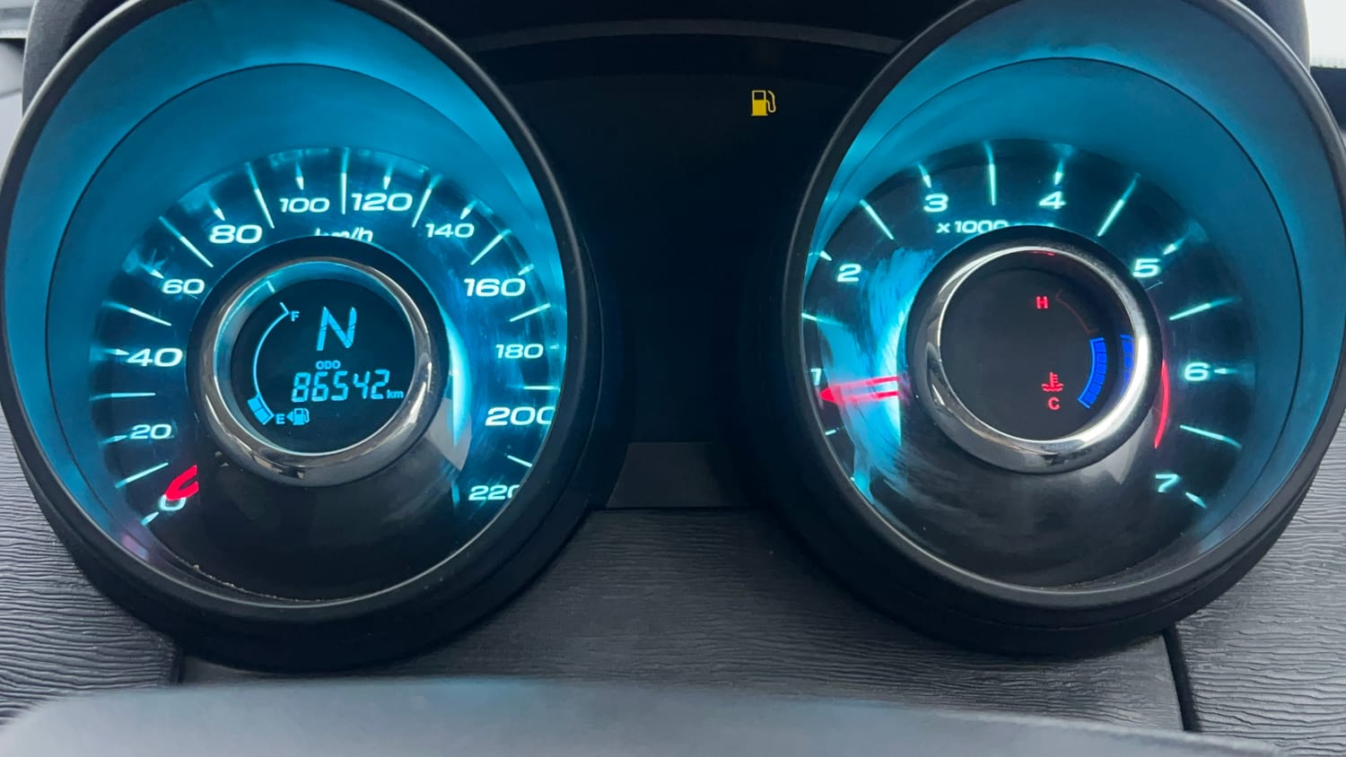 Used 2016 Mahindra XUV500 W4 Diesel Manual interior CLUSTERMETER VIEW