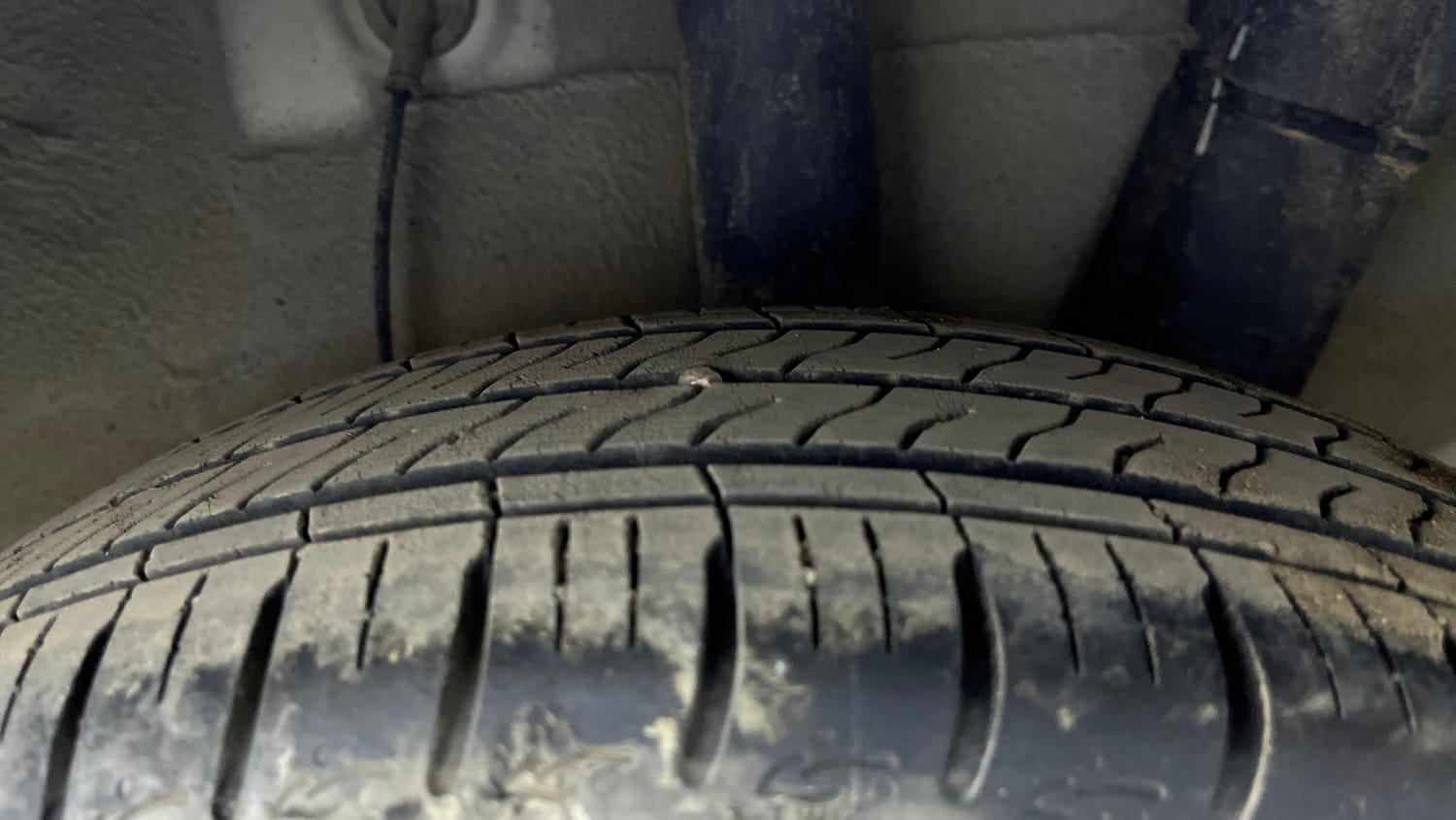 Used 2024 Hyundai Aura SX 1.2 (O) Petrol Petrol Manual tyres LEFT REAR TYRE TREAD VIEW