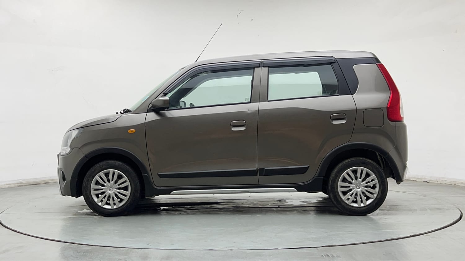 Used 2024 Maruti Suzuki Wagon R VXI 1.0 Petrol Manual exterior LEFT SIDE VIEW