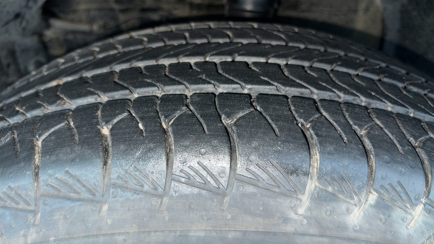 Used 2025 Toyota Urban Cruiser Hyryder V Hybrid Hybrid Automatic tyres LEFT FRONT TYRE TREAD VIEW