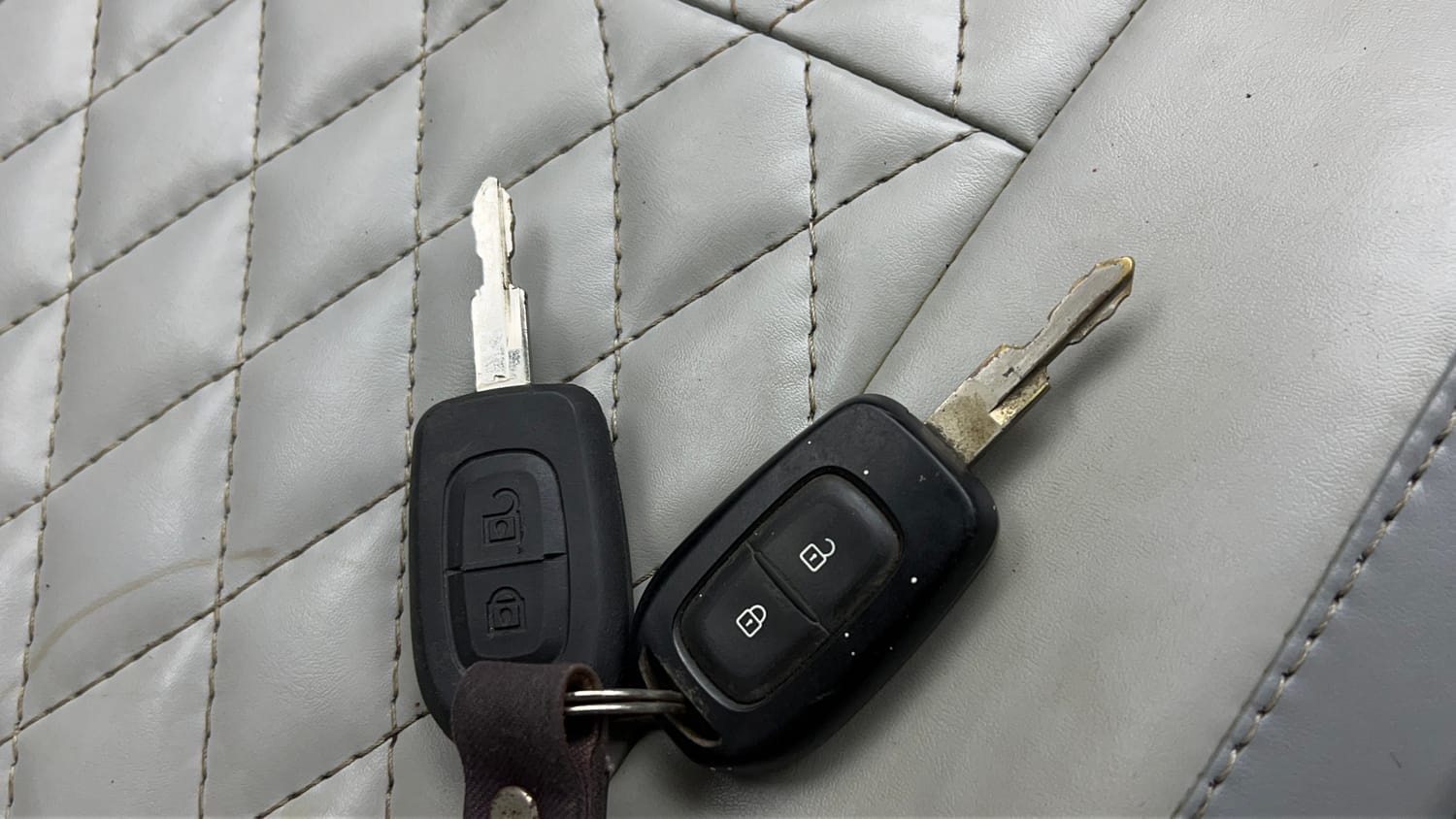 Used 2016 Renault Kwid RXT Petrol Manual extra CAR KEY VIEW