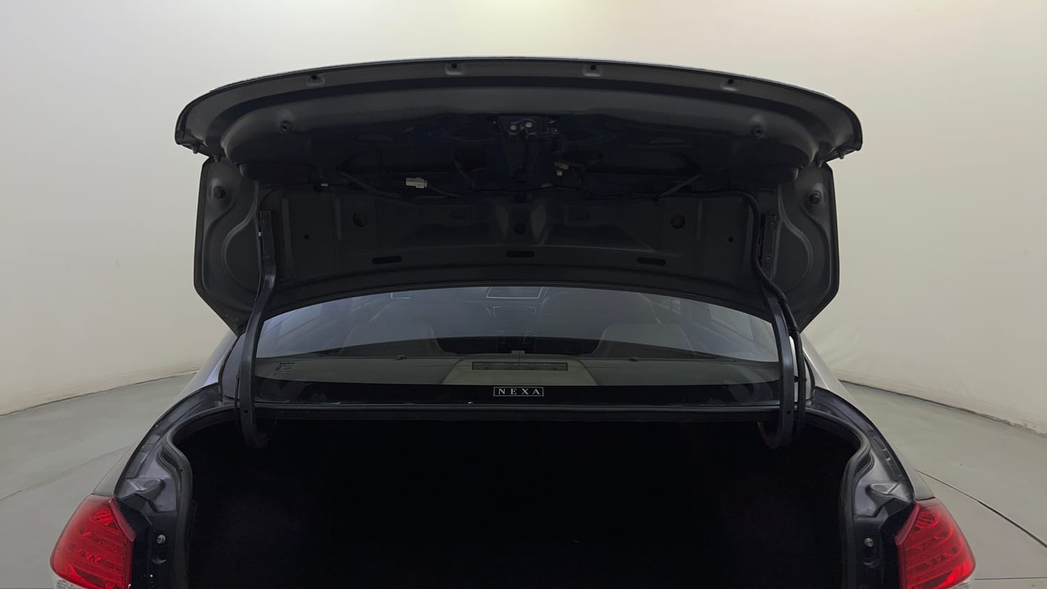 Used 2017 Maruti Suzuki Ciaz Zeta 1.3 Hybrid Diesel Manual interior DICKY DOOR OPEN VIEW