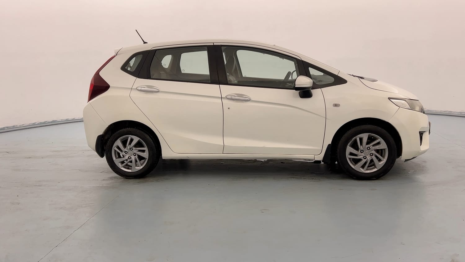 Used 2018 Honda Jazz V Petrol Petrol Manual exterior RIGHT SIDE VIEW