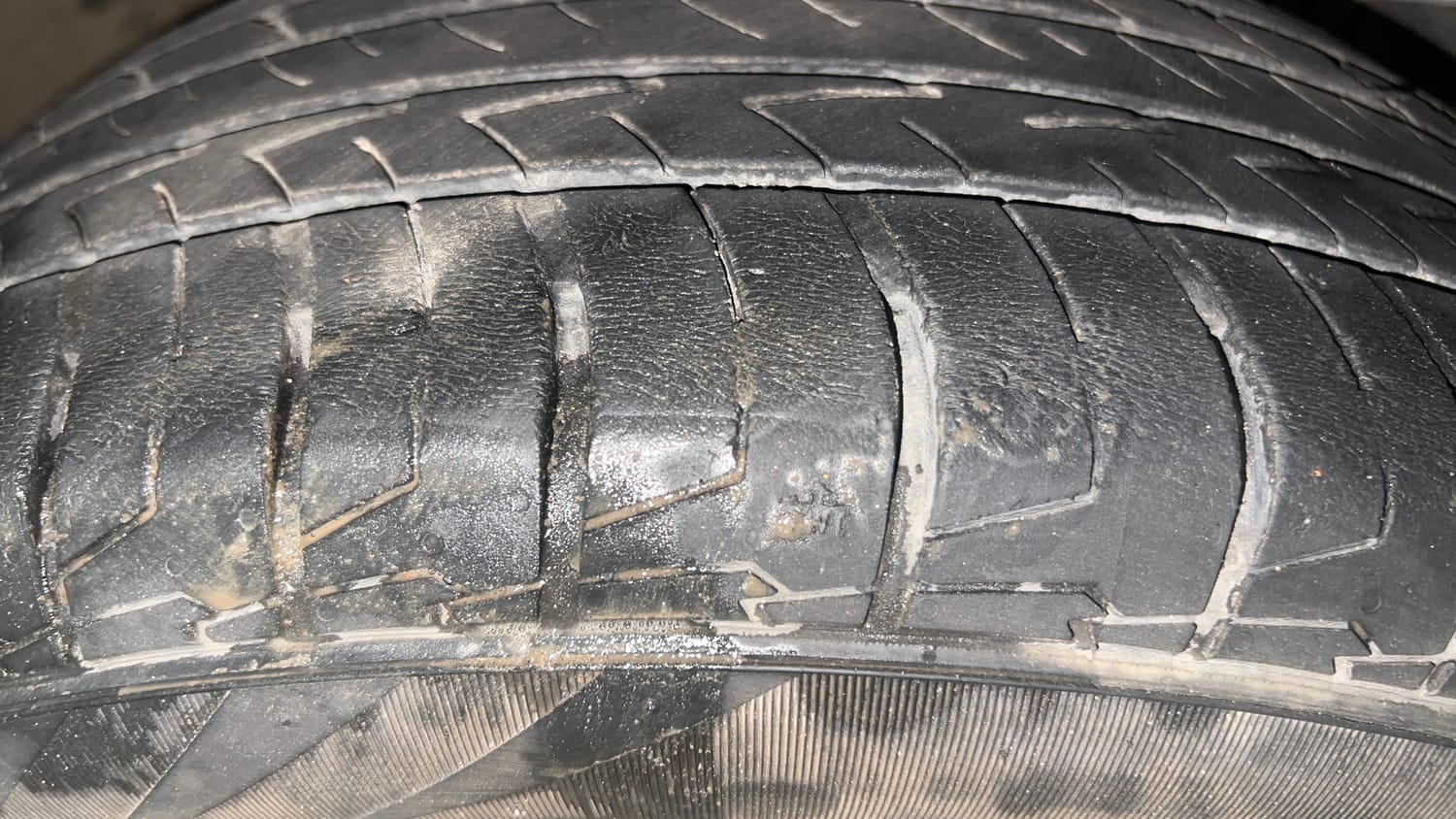 Used 2022 Hyundai Creta SX (O) 1.5 Petrol IVT Petrol Automatic tyres RIGHT FRONT TYRE TREAD VIEW
