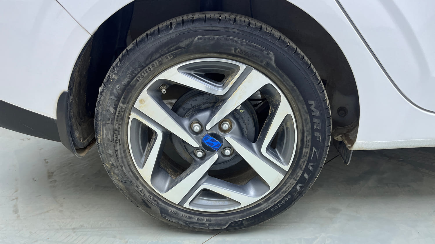 Used 2024 Hyundai Aura SX 1.2 (O) Petrol Petrol Manual tyres RIGHT REAR TYRE RIM VIEW