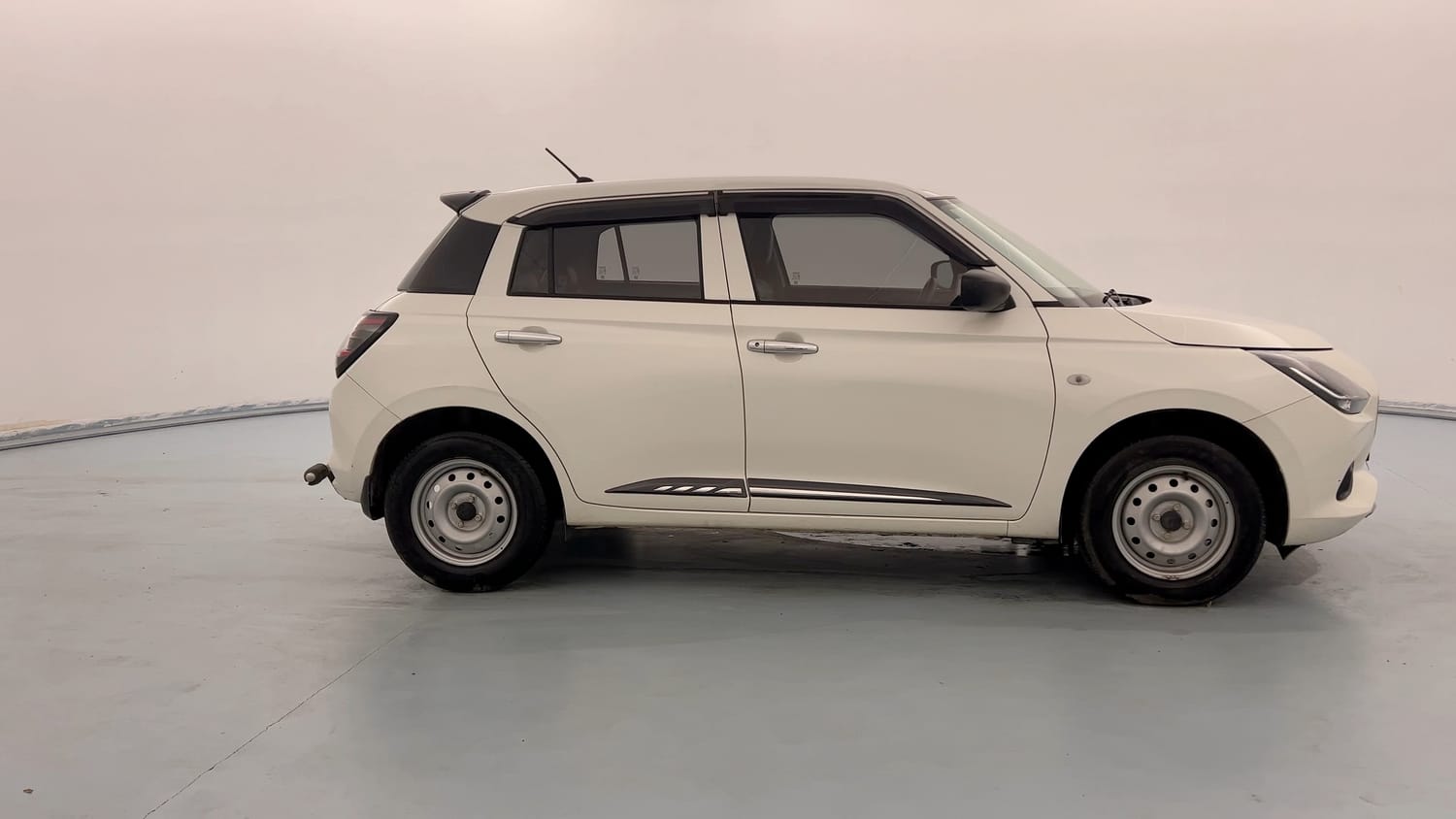Used 2025 Maruti Suzuki Swift LXi Petrol Manual exterior RIGHT SIDE VIEW
