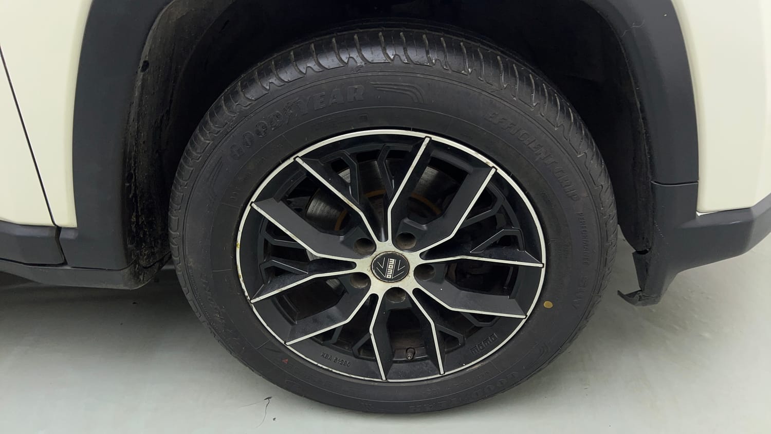 Used 2018 Jeep Compass Longitude (O) 2.0 Diesel Diesel Manual tyres RIGHT FRONT TYRE RIM VIEW