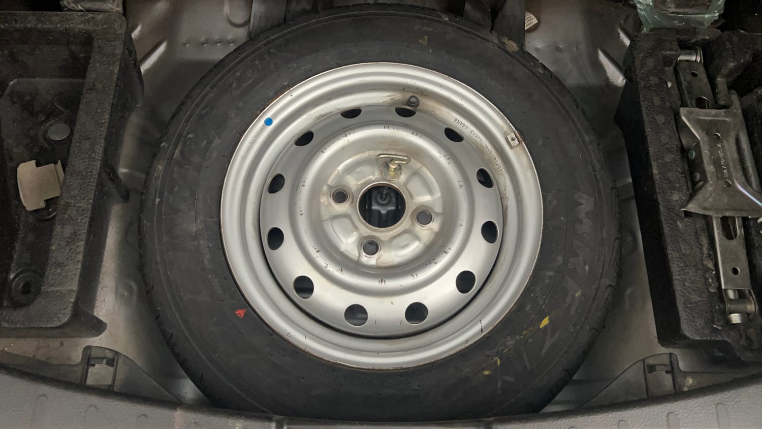 Used 2016 Maruti Suzuki Wagon R LXI Petrol Manual tyres SPARE TYRE VIEW
