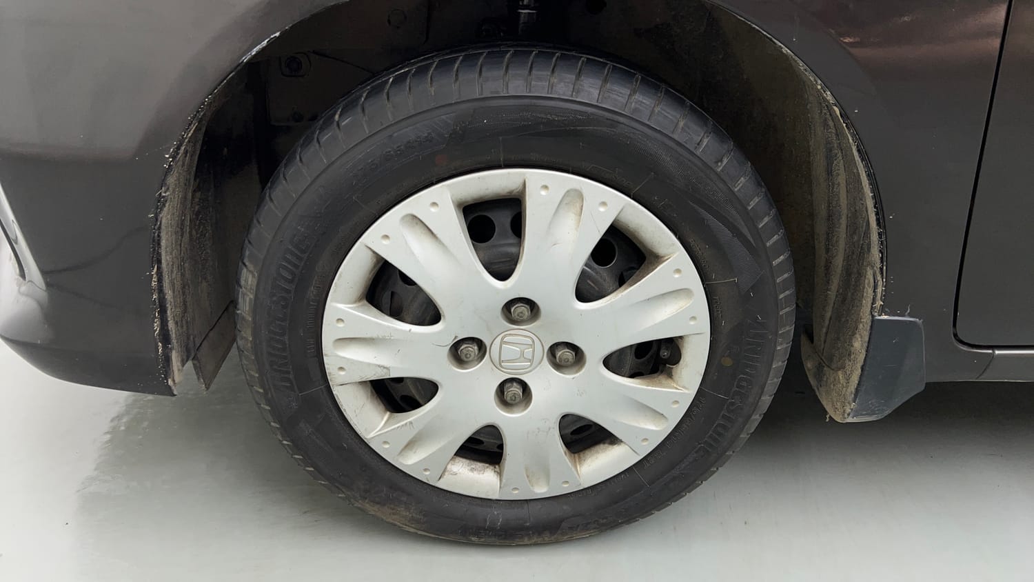 Used 2017 Honda Amaze 1.2 S i-VTEC Petrol Manual tyres LEFT FRONT TYRE RIM VIEW