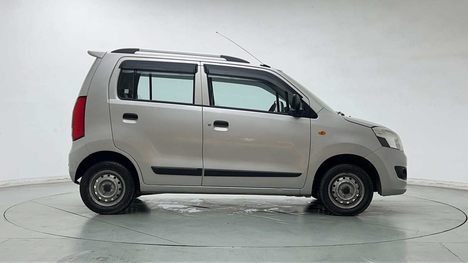 Used 2015 Maruti Suzuki Wagon R LXI Petrol Manual exterior RIGHT SIDE VIEW