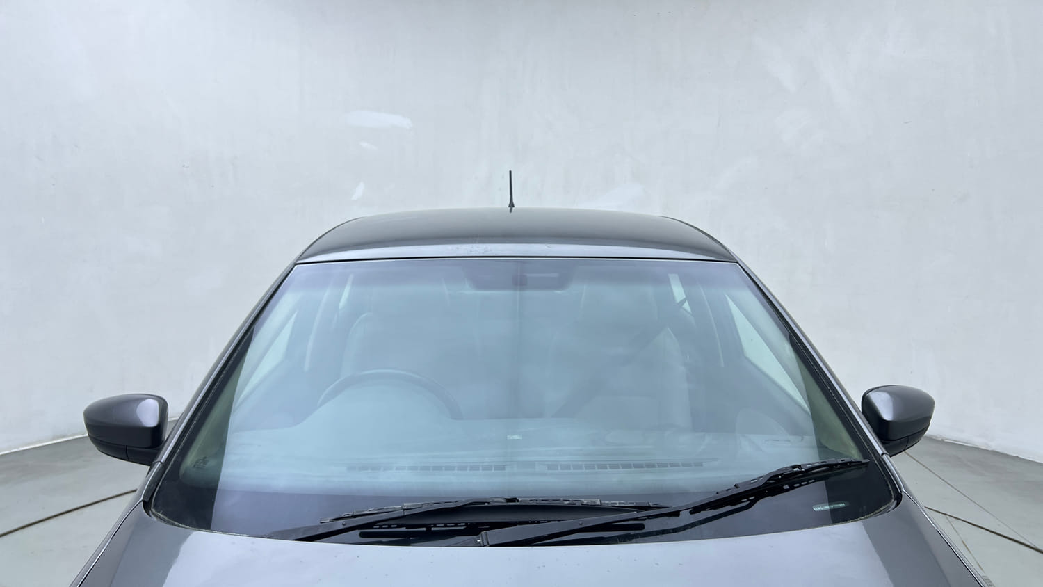 Used 2013 Volkswagen Polo Highline1.2L (P) Petrol Manual exterior FRONT WINDSHIELD VIEW