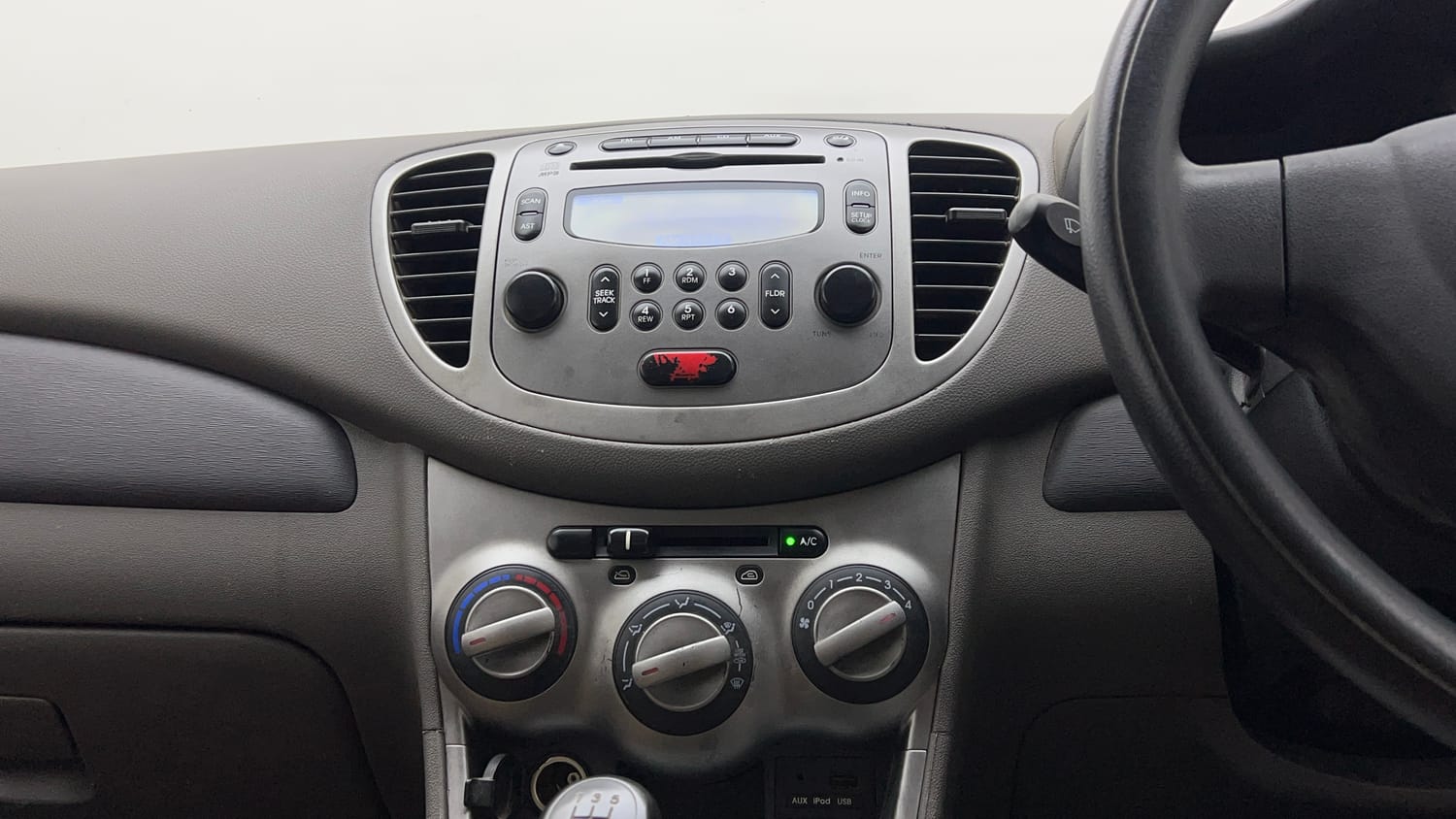 Used 2014 Hyundai i10 Sportz 1.1 iRDE2 Petrol Manual interior MUSIC SYSTEM & AC CONTROL VIEW