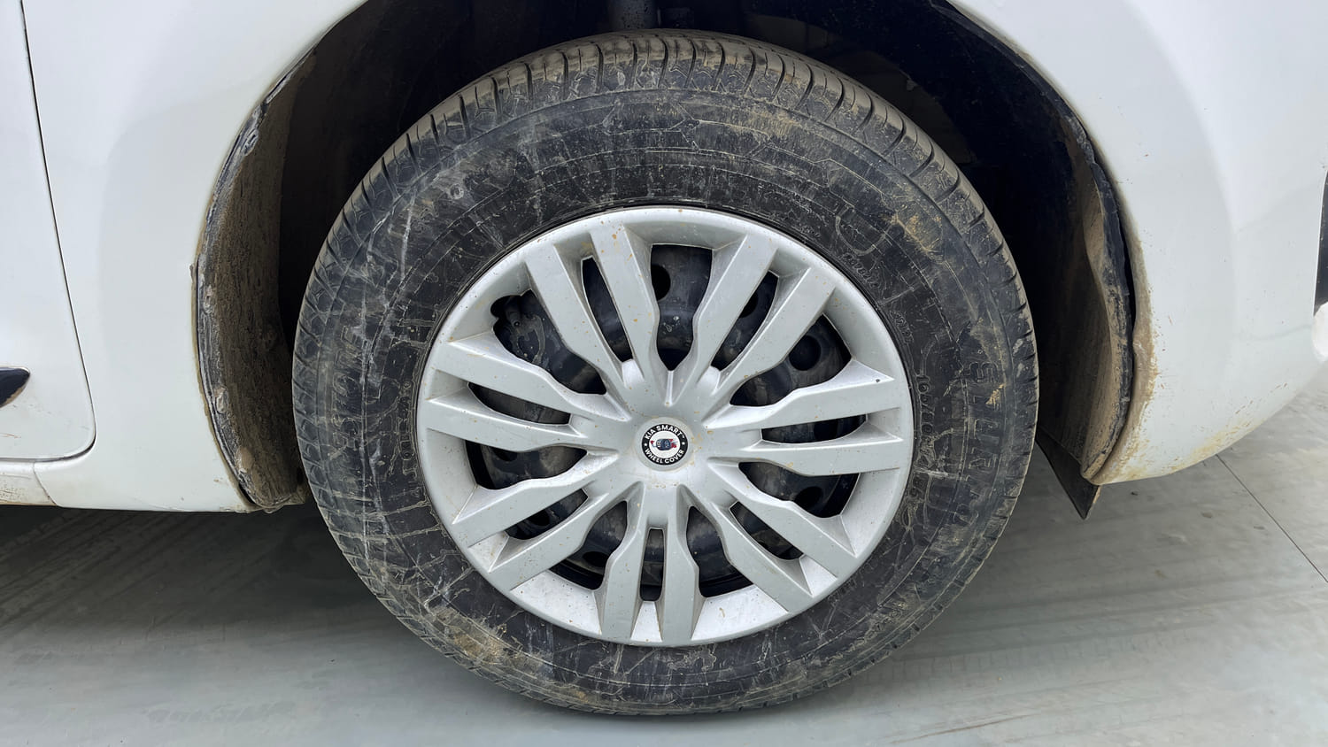 Used 2024 Maruti Suzuki Swift VXi Petrol Manual tyres RIGHT FRONT TYRE RIM VIEW