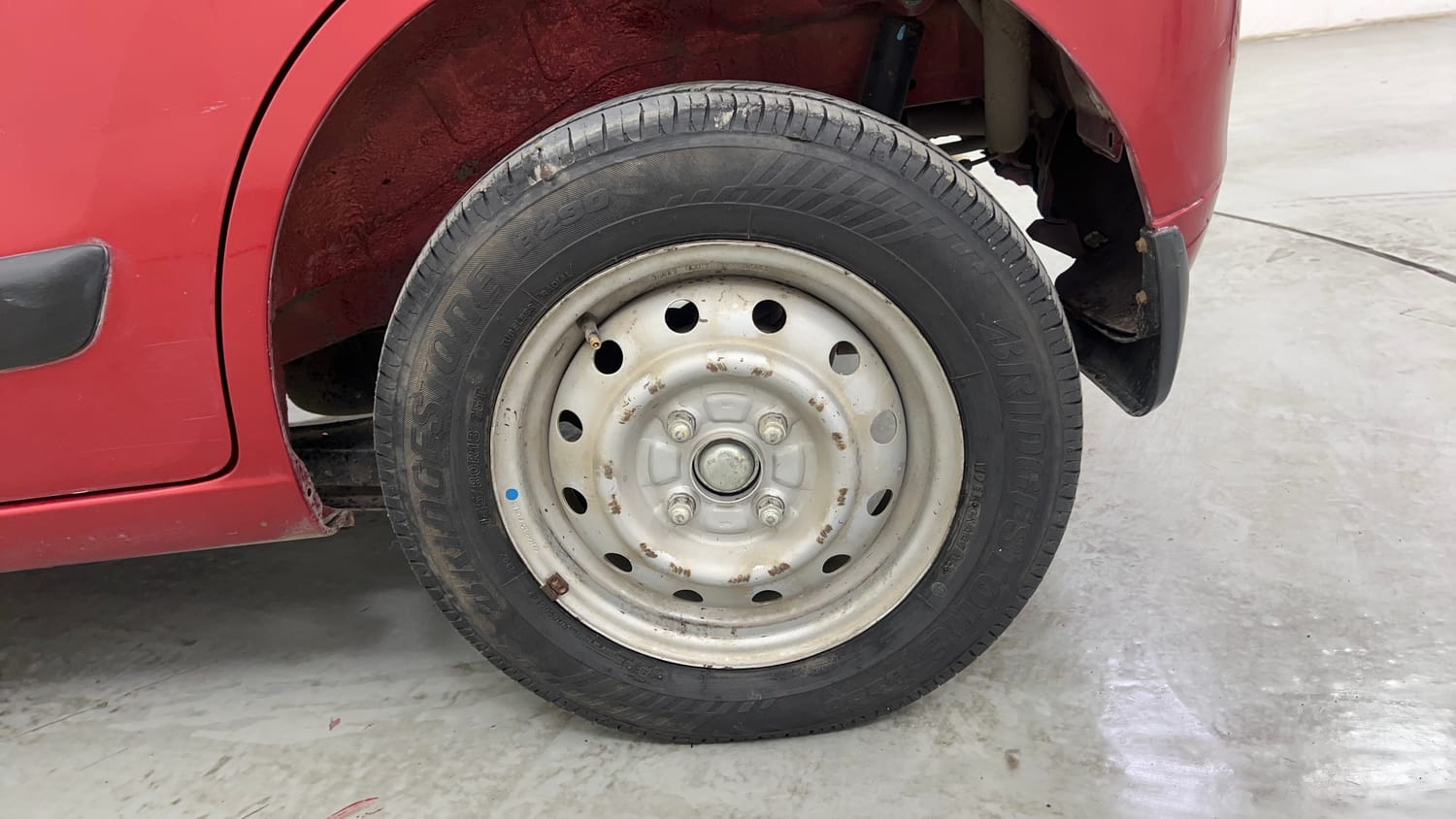 Used 2014 Maruti Suzuki Wagon R LXI CNG Cng Manual tyres LEFT REAR TYRE RIM VIEW