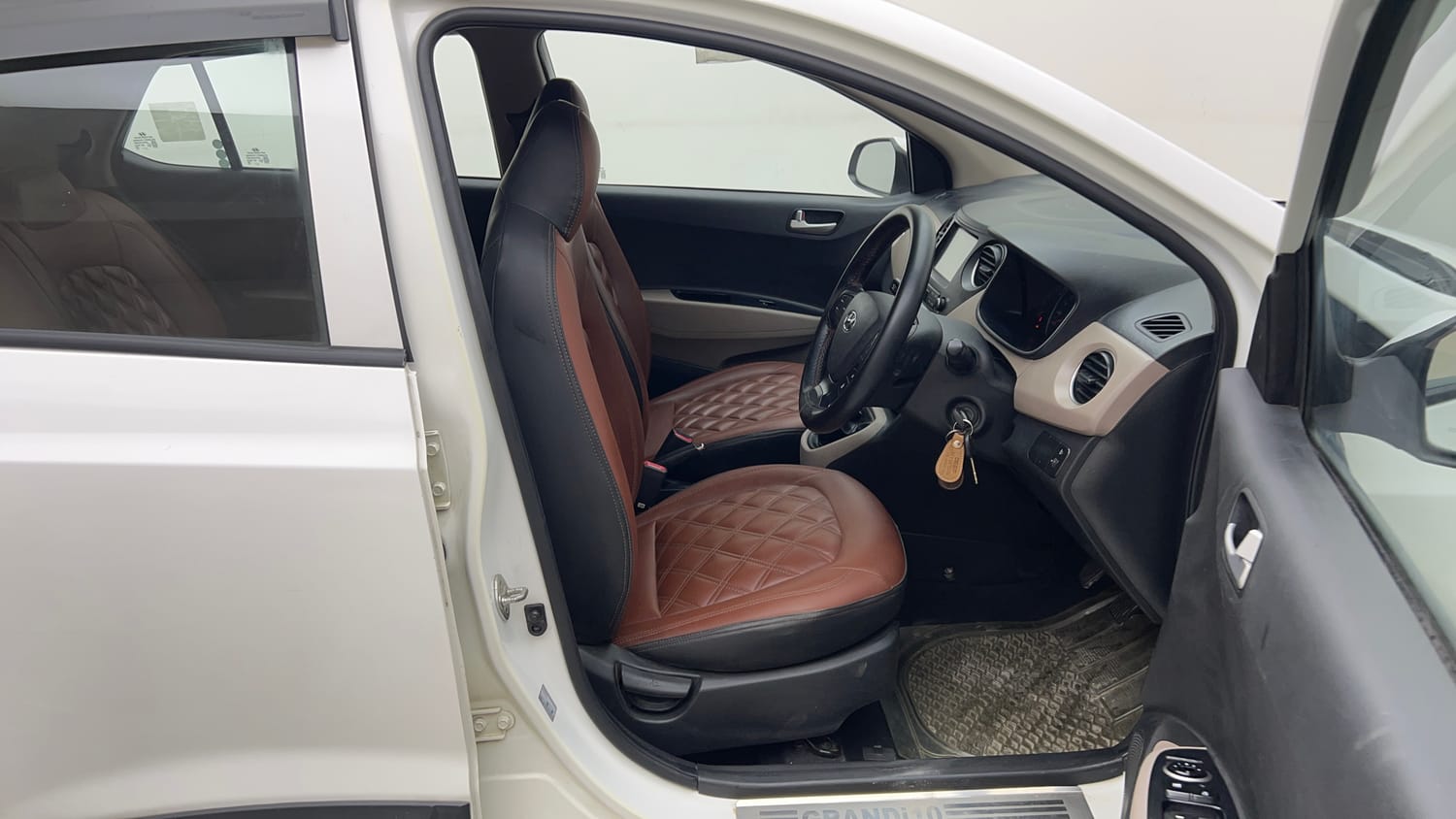 Used 2018 Hyundai Grand i10 Sportz 1.2 Kappa VTVT Petrol Manual interior RIGHT SIDE FRONT DOOR CABIN VIEW