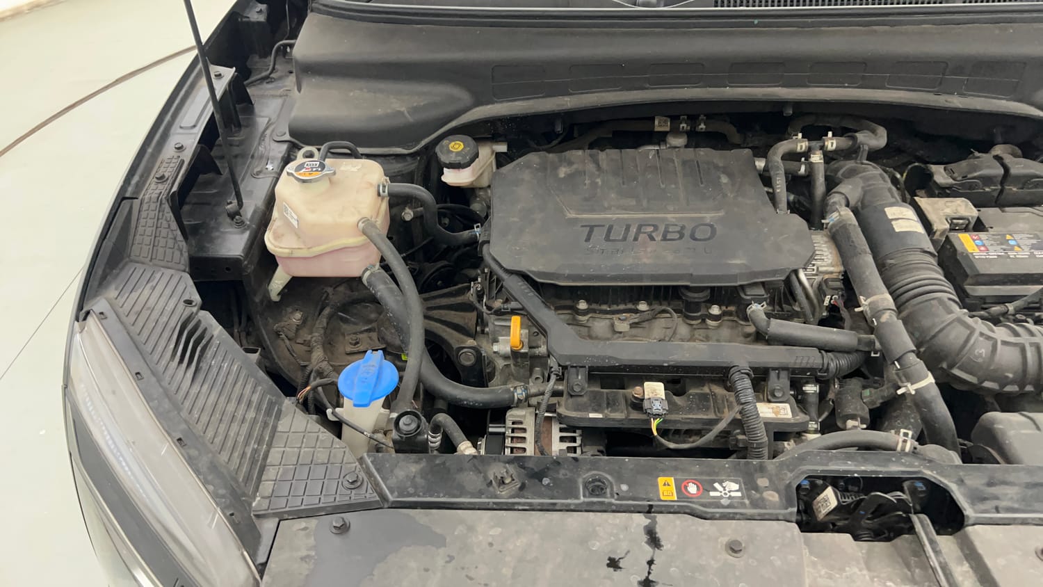 Used 2023 Hyundai Alcazar Platinum 7 STR 1.5 Turbo Petrol Petrol Manual engine ENGINE RIGHT SIDE VIEW