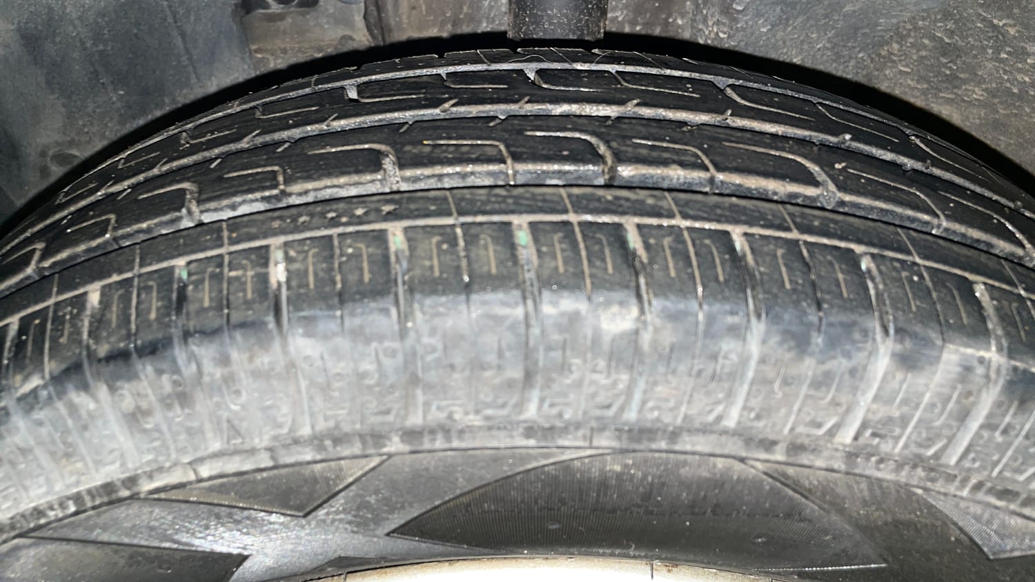 Used 2018 Renault Kwid 1.0 RXT AMT Petrol Automatic tyres LEFT FRONT TYRE TREAD VIEW