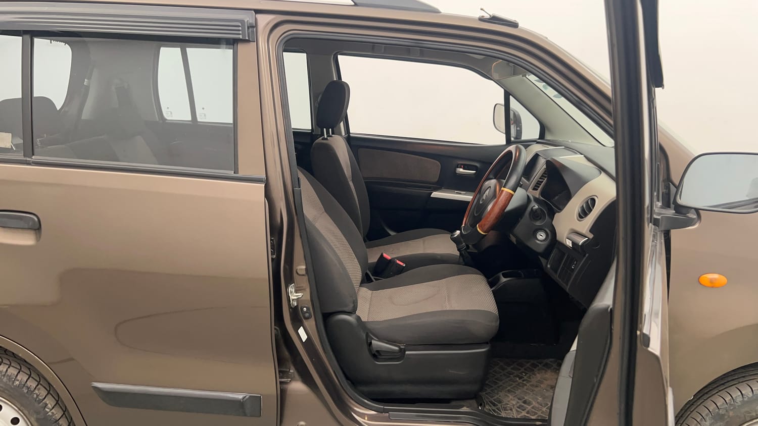 Used 2016 Maruti Suzuki Wagon R LXI Petrol Manual interior RIGHT SIDE FRONT DOOR CABIN VIEW
