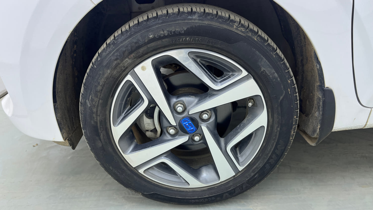 Used 2024 Hyundai Aura SX 1.2 (O) Petrol Petrol Manual tyres LEFT FRONT TYRE RIM VIEW