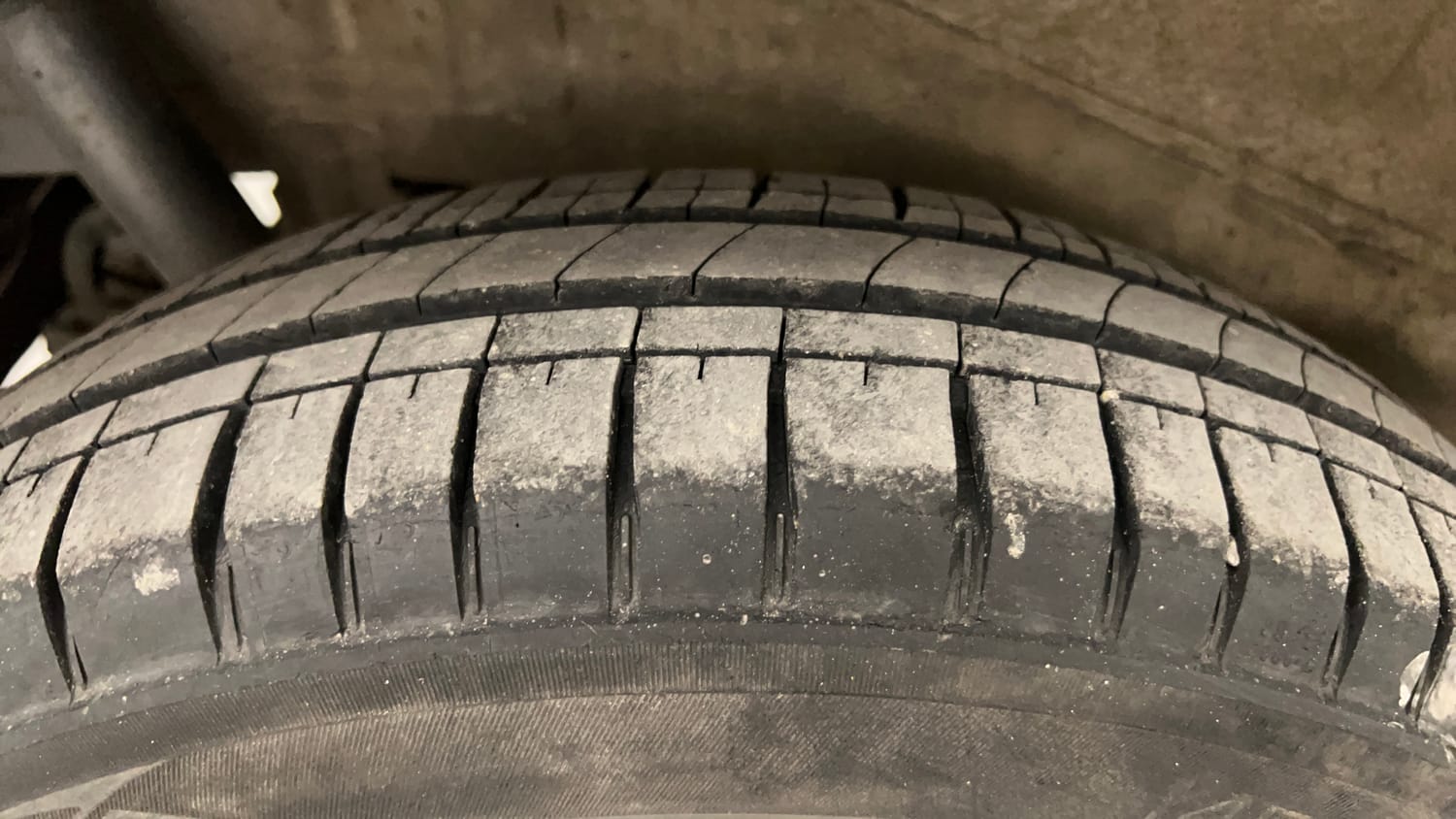 Used 2012 Maruti Suzuki Wagon R 1.0 LXi CNG Cng Manual tyres RIGHT REAR TYRE TREAD VIEW