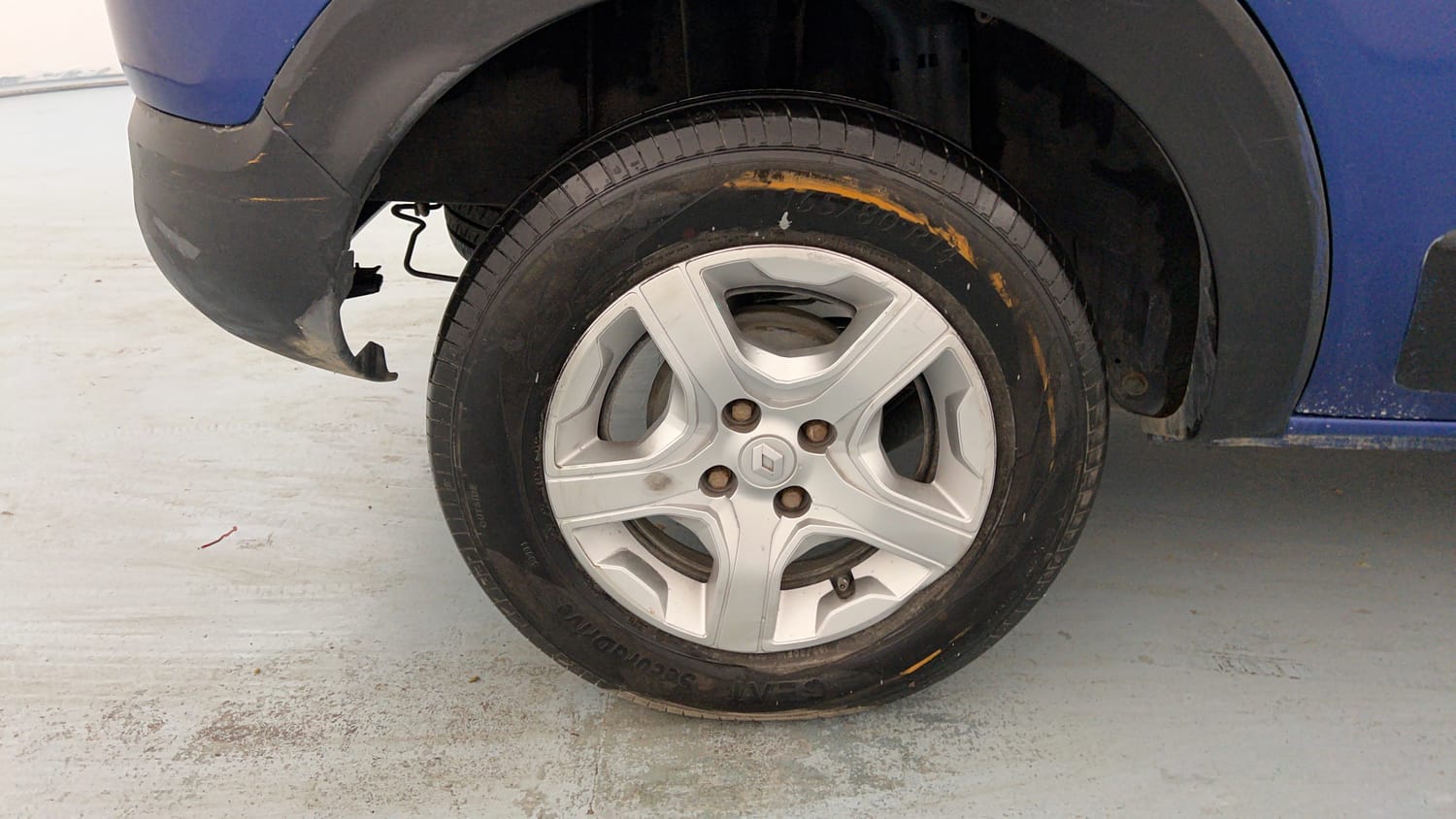 Used 2019 Renault Triber RXZ Petrol Manual tyres RIGHT REAR TYRE RIM VIEW