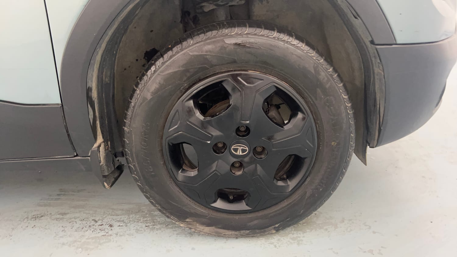 Used 2022 Tata Punch Accomplished MT Petrol Manual tyres RIGHT FRONT TYRE RIM VIEW