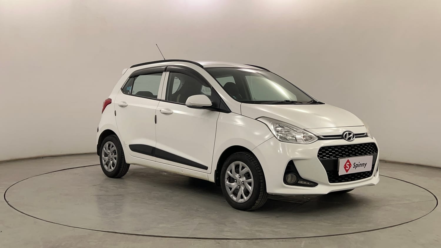 Used 2019 Hyundai Grand i10 Sportz 1.2 Kappa VTVT Petrol Manual exterior RIGHT FRONT CORNER VIEW
