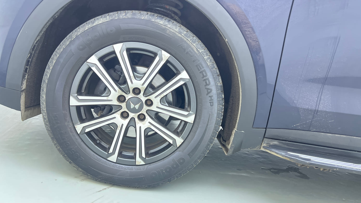 Used 2023 Mahindra XUV700 AX 7 Petrol MT 7 STR Petrol Manual tyres LEFT FRONT TYRE RIM VIEW