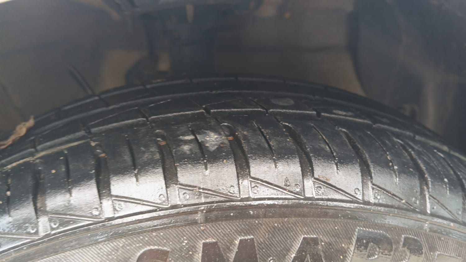 Used 2022 Hyundai Aura S 1.2 CNG Cng Manual tyres RIGHT FRONT TYRE TREAD VIEW