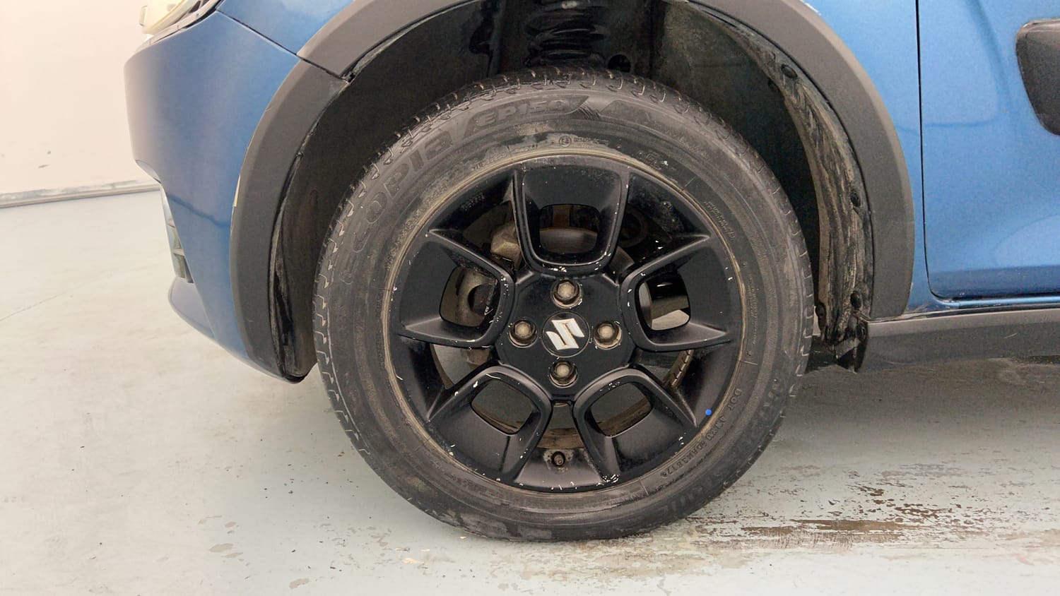 Used 2018 Maruti Suzuki Ignis [2017-2020] Zeta AMT Petrol Dual Tone Petrol Automatic tyres LEFT FRONT TYRE RIM VIEW